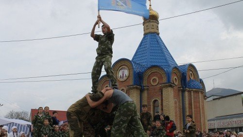 И всех простив, с зимой простились
